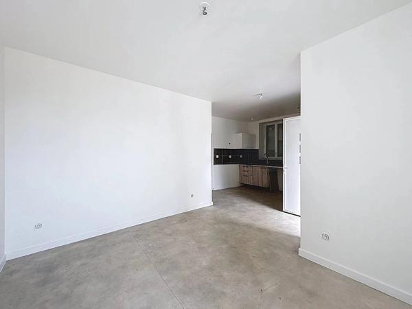 Vente                                                      Appartement
                        
                     2 pièces                      55 m2                     à Bourgoin-Jallieu