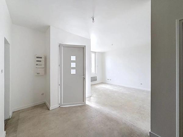 Vente                                                      Appartement
                        
                     2 pièces                      55 m2                     à Bourgoin-Jallieu