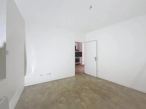 Vente                                                      Appartement
                        
                     2 pièces                      55 m2                     à Bourgoin-Jallieu