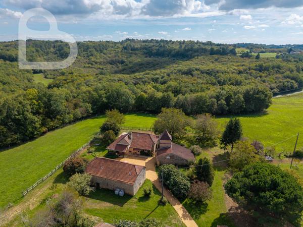 Frayssinet-le-Gélat (46250) Maison en pierre avec deux granges, gîte et prairies clôturées