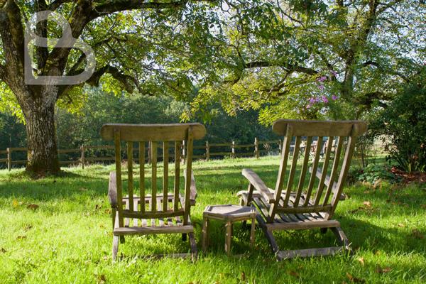 Frayssinet-le-Gélat (46250) Maison en pierre avec deux granges, gîte et prairies clôturées