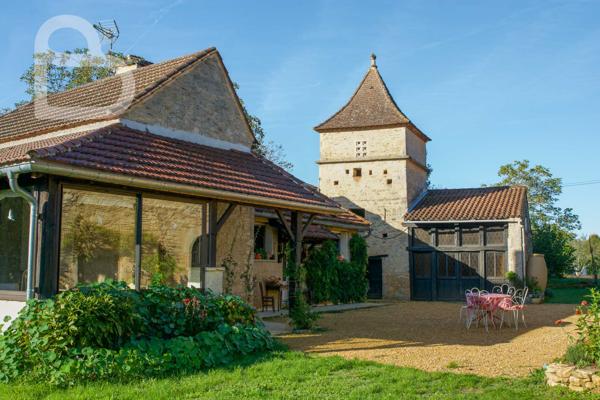 Frayssinet-le-Gélat (46250) Maison en pierre avec deux granges, gîte et prairies clôturées