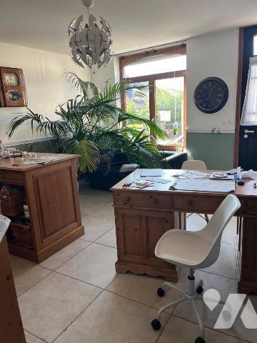 Maison avec 5 chambres, double garage, jardin