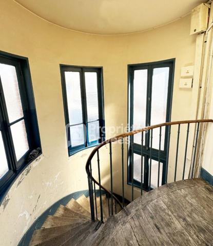 75008 Paris - COUP DE COEUR - Chambre de bonne - 8.13 m2 - 20m3 -  VUE SACRÉ-COEUR