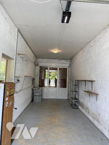 BRIOLLAY dans la bourg grande maison familliale