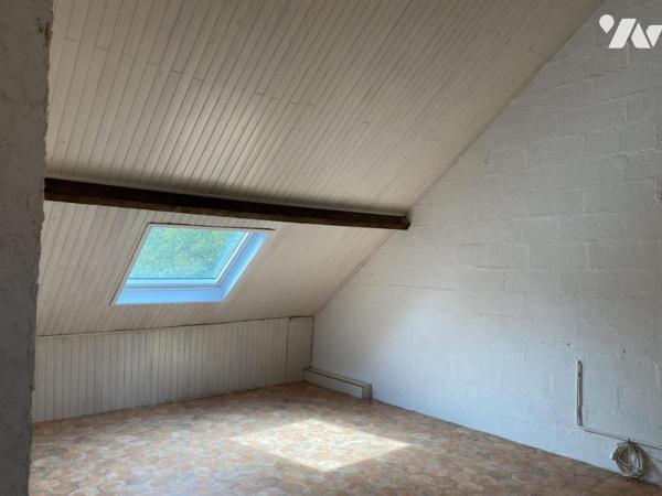 BRIOLLAY dans la bourg grande maison familliale