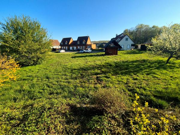 Découvrez cette magnifique maison qui allie confort, élégance et proximité avec toutes les commodités — une opportunité à ne pas manquer !