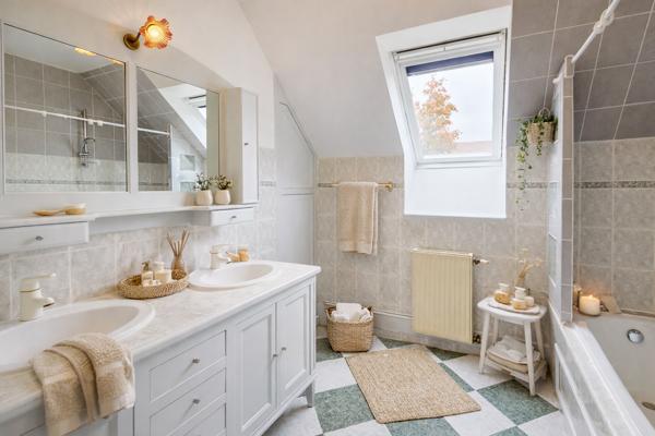 Maison 8 pièces - 200 m² Exclusivité efficity