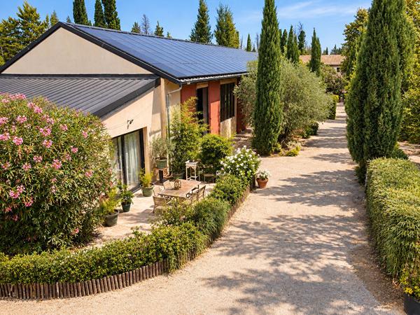 Saint-Andiol ? domaine de 11,5 hectares avec mas provençal, logements, piscine et potentiel de resort équestre Saint andiol
