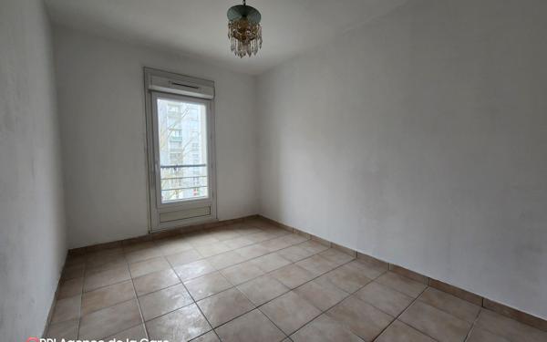 Appartement à vendre    4 pièces • 70,01 m2 Aulnay-sous-Bois