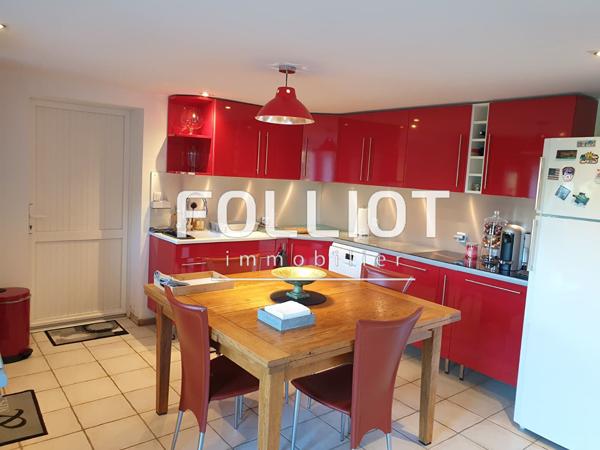 Superbe maison en pierre à vendre à Coutances - 8 pièces, 330 m²