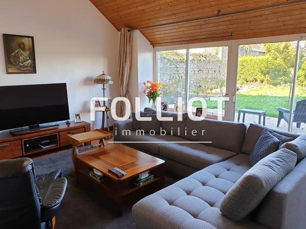 Superbe maison en pierre à vendre à Coutances - 8 pièces, 330 m²