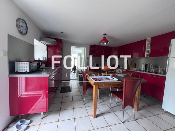 Superbe maison en pierre à vendre à Coutances - 8 pièces, 330 m²