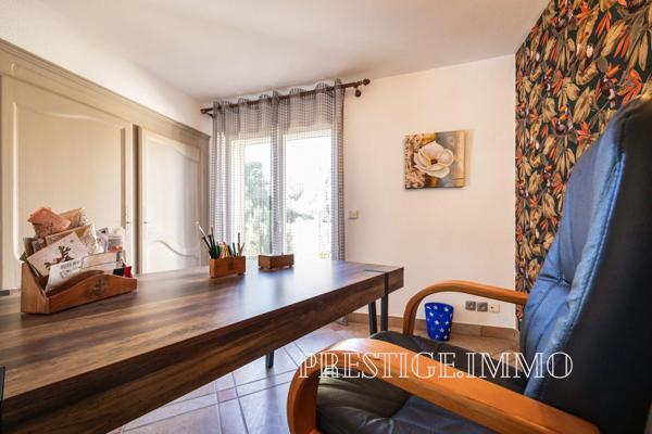 À vendre - Maison contemporaine, 10 pièces située à Saint-Cyprien (66750)