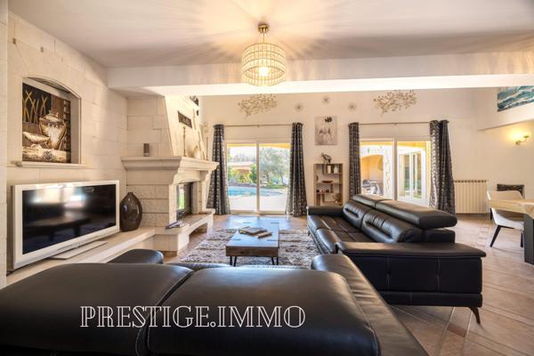 À vendre - Maison contemporaine, 10 pièces située à Saint-Cyprien (66750)