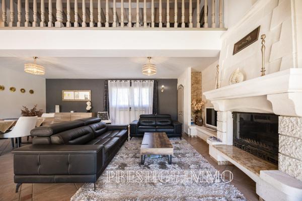 À vendre - Maison contemporaine, 10 pièces située à Saint-Cyprien (66750)