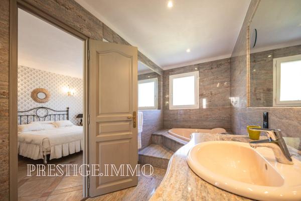 À vendre - Maison contemporaine, 10 pièces située à Saint-Cyprien (66750)