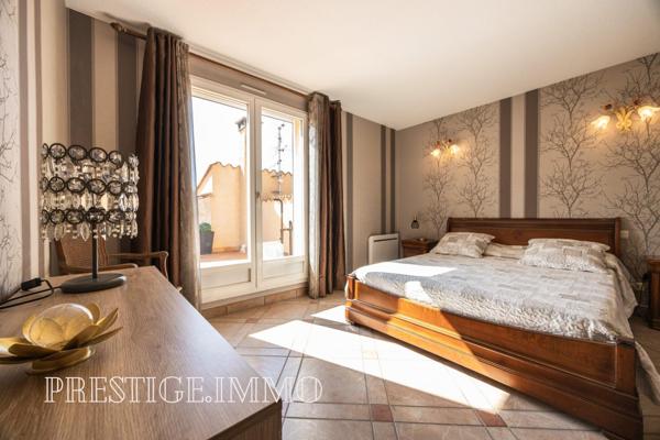 À vendre - Maison contemporaine, 10 pièces située à Saint-Cyprien (66750)