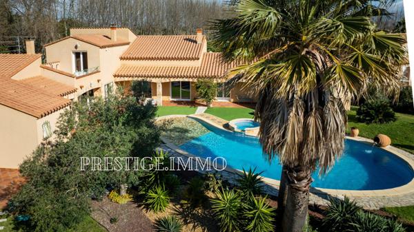 À vendre - Maison contemporaine, 10 pièces située à Saint-Cyprien (66750)