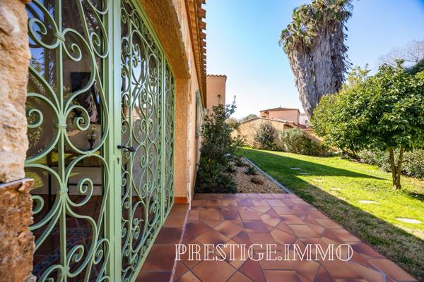 À vendre - Maison contemporaine, 10 pièces située à Saint-Cyprien (66750)