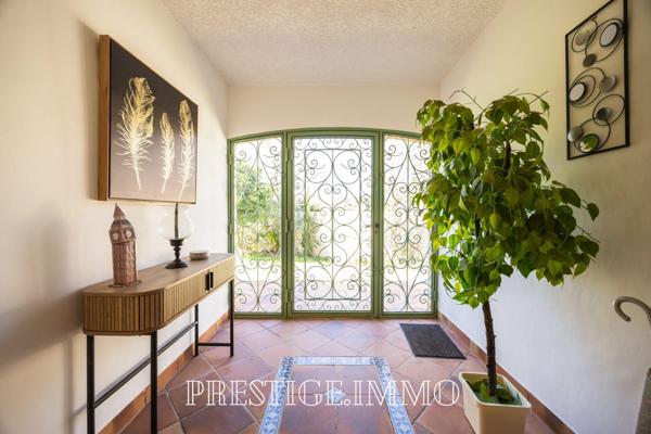 À vendre - Maison contemporaine, 10 pièces située à Saint-Cyprien (66750)
