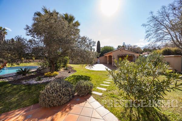 À vendre - Maison contemporaine, 10 pièces située à Saint-Cyprien (66750)