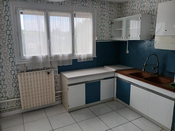 A  10mn à pied de la gare et du centre ville d'évreux, bel appartement F3 avec balcon