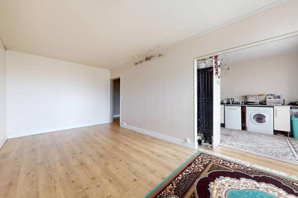 A MASSY -VILLAINE - Appartement Massy 4 pièce(s), balcon et cave