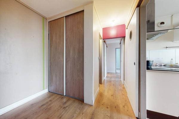 A MASSY -VILLAINE - Appartement Massy 4 pièce(s), balcon et cave