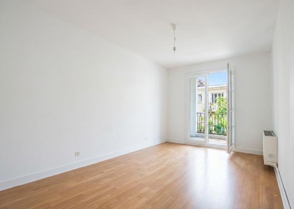 BORDEAUX HOTEL DE POLICE / T3 lumineux à rafraichir avec terrasse de 9m².