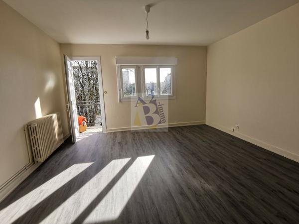 Location t1 Angouleme (16000), 33.58m² avec 1 pièce(s). Agence Allard Brimeaud