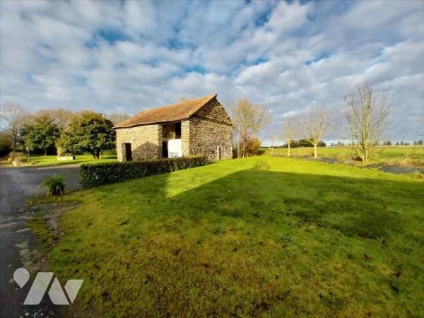 BALAZE, à 4 minutes de VITRE, à vendre un bâtiment en pierres à réhabiliter (certificat d'urban...