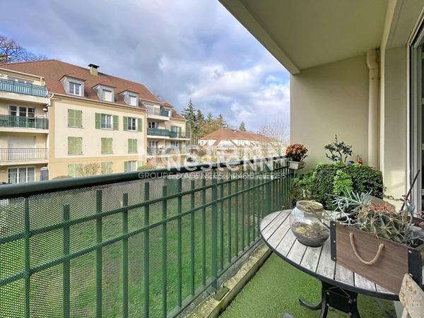 A VENDRE : Fontenay le Fleury , appartement de 3 pièces 60 m2, avec balcon, cave et parking
