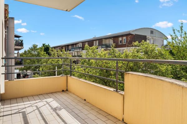 Charmant 2 pièces de 47 m2 avec balcon, cave et parking