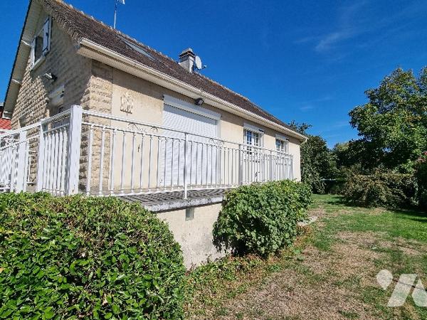 Maison de Bourg de 5 PP avec jardin.