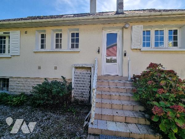 Maison de Bourg de 5 PP avec jardin.