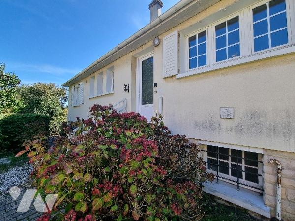 Maison de Bourg de 5 PP avec jardin.