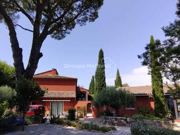 Le Luc (83340) Bastide avec 3 logements, 20 pièce(s) 480 m2, piscine, terrain de 3744m²