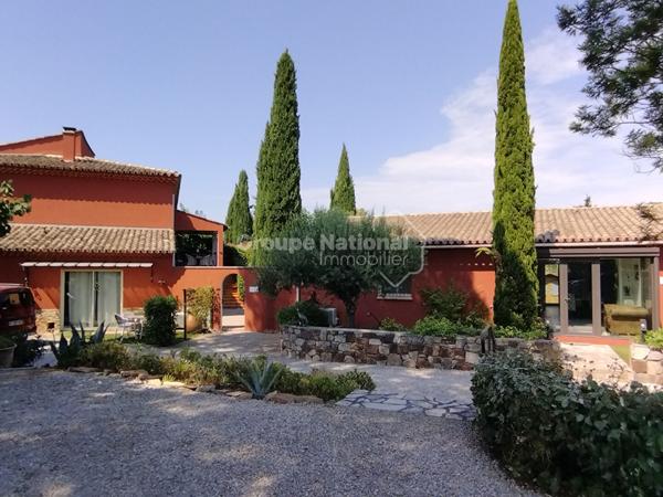 Le Luc (83340) Bastide avec 3 logements, 20 pièce(s) 480 m2, piscine, terrain de 3744m²