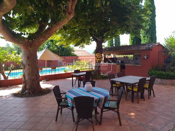 Le Luc (83340) Bastide avec 3 logements, 20 pièce(s) 480 m2, piscine, terrain de 3744m²