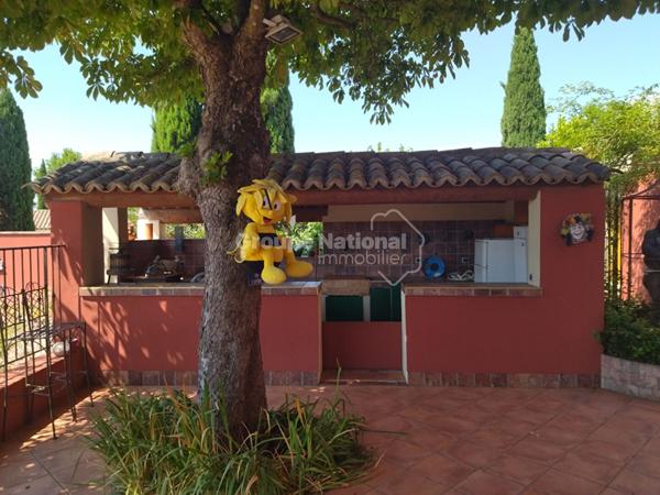 Le Luc (83340) Bastide avec 3 logements, 20 pièce(s) 480 m2, piscine, terrain de 3744m²