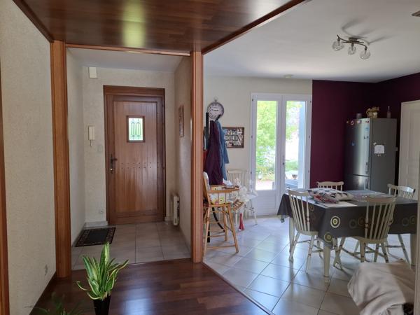 Pavillon de plain-pied avec piscine - À ne pas rater