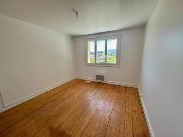 Appartement à louer à Chapelle-Villars (42410)
