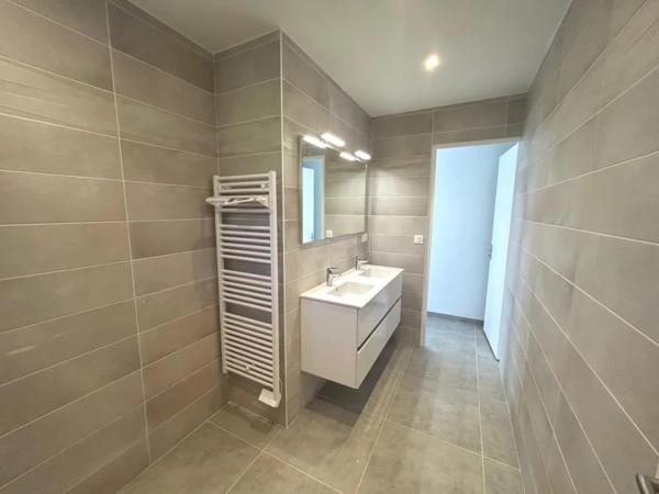 Appartement à louer à Chapelle-Villars (42410)