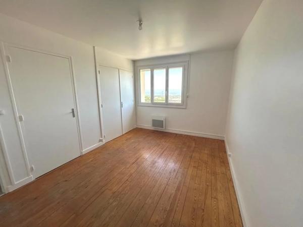 Appartement à louer à Chapelle-Villars (42410)