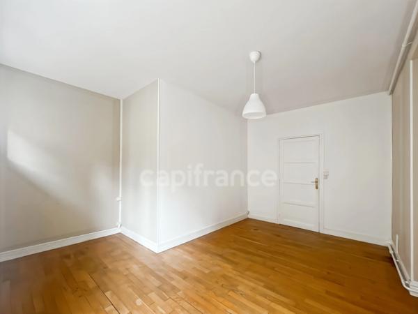 Appartement 118 m² : vaste séjour de 32 m², 3 chambres, cave, grenier et garage en plein centre de VIRE (14)