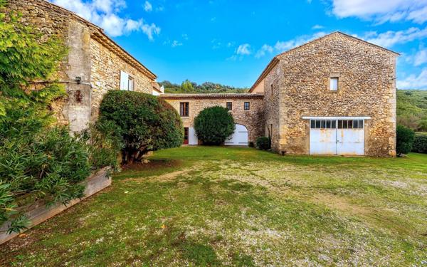 Maison à vendre    21 pièces •  Sainte-Anastasie