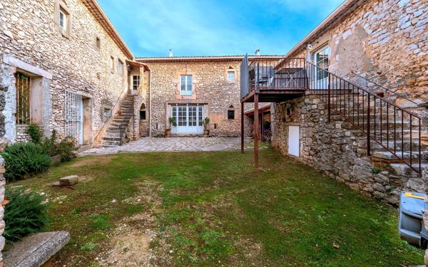 Maison à vendre    21 pièces •  Sainte-Anastasie