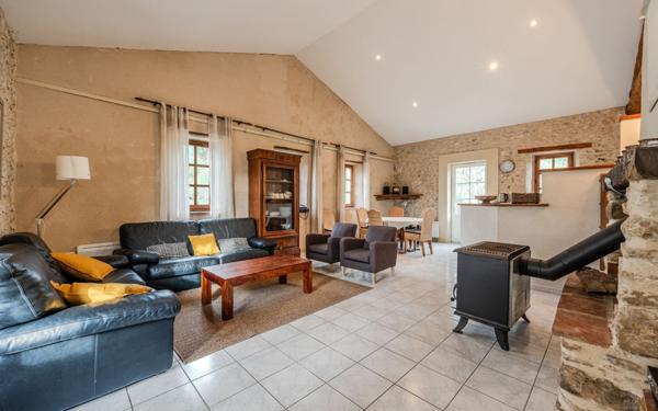 Maison à vendre    21 pièces •  Sainte-Anastasie