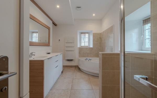 Maison à vendre    21 pièces •  Sainte-Anastasie